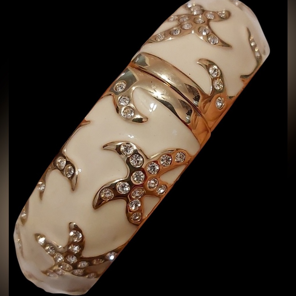 Tommy Bahama Glass Stone Starfish Enamel Cream‎ and Gold Tone Bracelet New